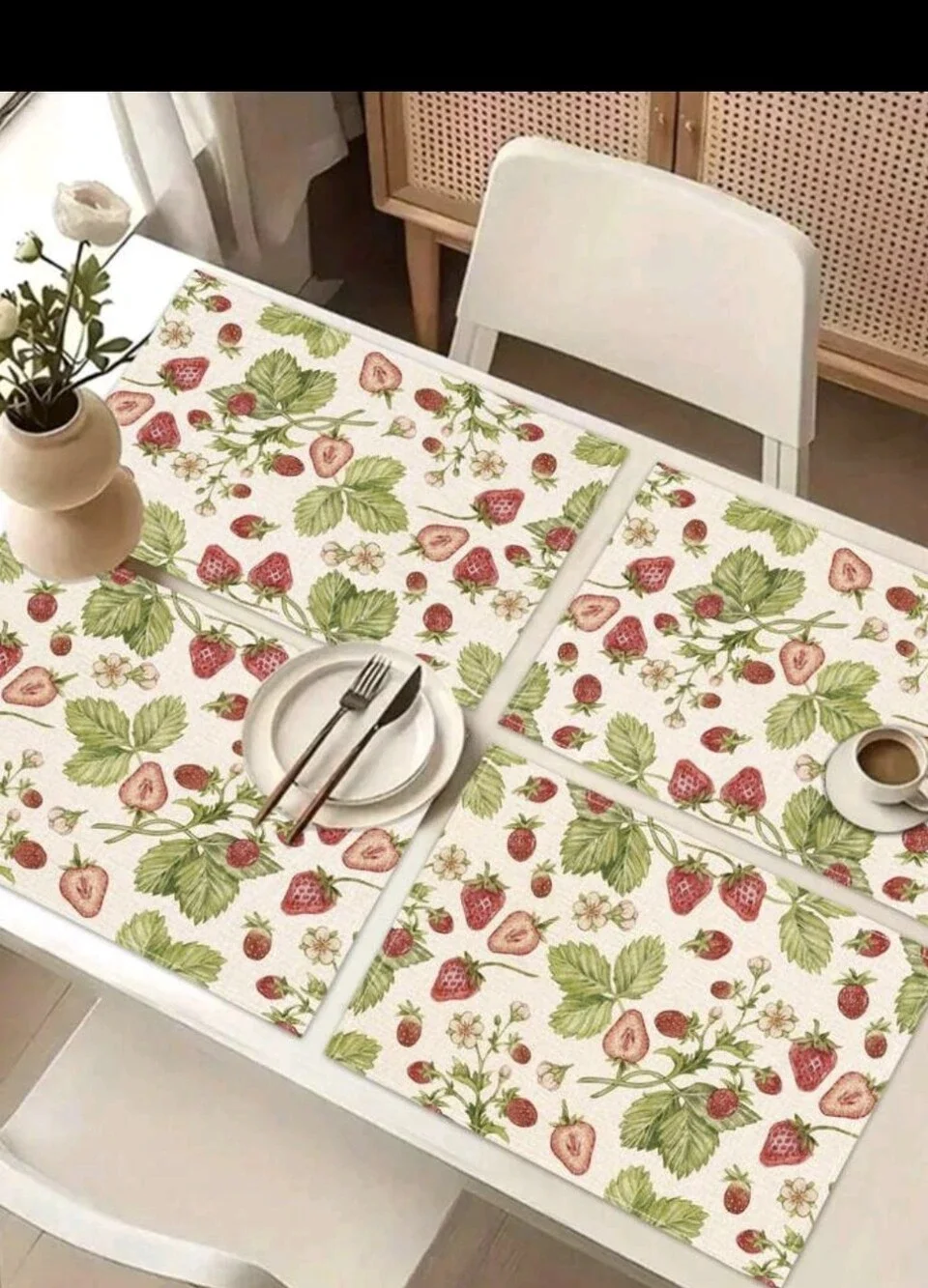 Strawberry 🍓 5 Pc Set: 4 Placemats/ 1 Table Runner NEW